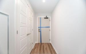 Ảnh trong thư viện ảnh của Unbeatable Location Upscale 1 Bedroom with Free Parking ở Oakville