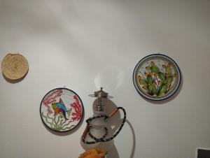 a wall with plates on a wall at Appartement 2 à Carthage byrsa in Douar ech Chott