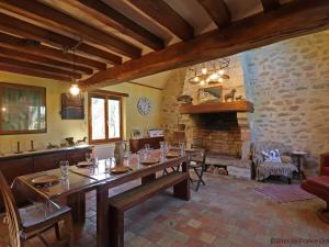 Posezení v ubytování Maison ancienne avec jardin clos et animaux admis - FR-1-497-144