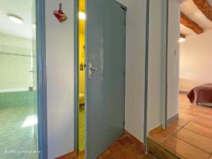 a hallway with a door in a room at Longère 18ème siècle dans le Perche avec WIFI et animaux acceptés - FR-1-497-49 in Pervenchères