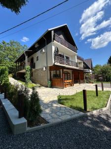 a house with a gambrel roof at B&B Villa Plitvica in Plitvica Selo