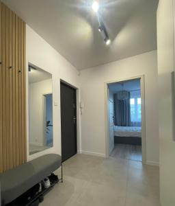 Ένα ή περισσότερα κρεβάτια σε δωμάτιο στο RETKINIA Apartament