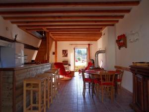 Χώρος καθιστικού στο Charmante grange rénovée avec jardin, terrasse et animaux acceptés - FR-1-489-47