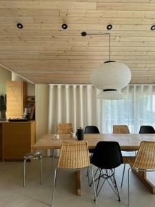 Φωτογραφία από το άλμπουμ του Danish Design House Near Møn's Best Beach σε Stege