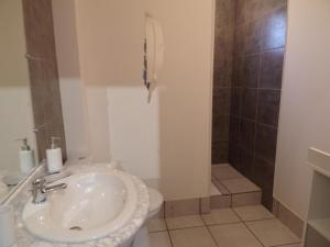 Gallery image of Maison contemporaine rénovée avec jardin et terrasse à Vaumas - FR-1-489-160 in Vaumas