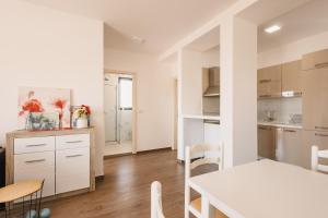 a kitchen and dining room with a table and chairs at Apartment L'ideal in Ulcinj