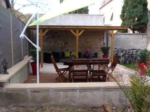Patio nebo venkovní prostory v ubytování Maison moderne rénovée, 3 étages, climatisée, cour intérieure, proche parc d’attractions, tout confort - FR-1-489-160 + 10 fotografií