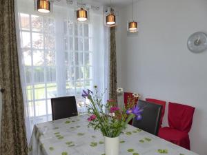 Χώρος καθιστικού στο Grande maison contemporaine avec piscine privée, proche lac, randonnées et activités de loisirs - FR-1-489-134