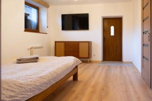 Posteľ alebo postele v izbe v ubytovaní KANIA Apartamenty - Zakopane