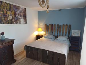 a bedroom with a bed with a wooden headboard at Gîte charme en pleine nature pour 6 pers - FR-1-489-565 in Saint-Félix