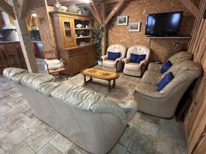 Φωτογραφία από το άλμπουμ του Gîte paisible avec piscine, sauna et animaux admis - FR-1-489-357 σε Vernusse