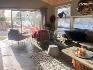 Χώρος καθιστικού στο Sea Cabin With Views On Kallevikevegen