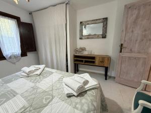 a bedroom with a bed and a sink and a mirror at CASA MURALES Gianfranco in Murta Maria