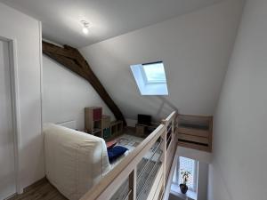 Una cama o camas en una habitación de Évasion rurale avec SPA et cheminée dans un gîte bourguignon - FR-1-489-539