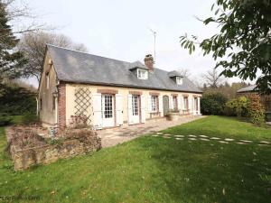 an old brick house with a large yard at Maison indépendante avec jardin privatif, cheminée et accès direct à la forêt - FR-1-497-180 in Saint-Pierre-des-Loges