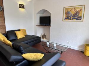 Χώρος καθιστικού στο Gîte charmant dans la Montagne Bourbonnaise, animaux admis - FR-1-489-458