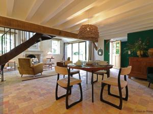 Φωτογραφία από το άλμπουμ του Maison cosy avec cheminée et jardin au cœur du Perche - FR-1-497-251 σε Perche-en-Nocé