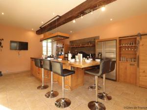 Galeriebild der Unterkunft Maison ancienne avec jardin et spa extérieur - FR-1-497-168 in Le Pin-la-Garenne