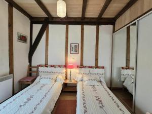 Afbeelding uit fotogalerij van Charmante maison périgourdine avec cheminée et vue campagne, animaux acceptés - FR-1-616-106 in Mazeyrolles