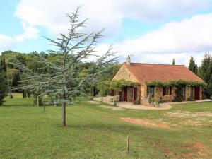 Κήπος έξω από το Maison 2 Chambres avec Jardin, Animaux Acceptés, Parking, WiFi à Mazeyrolles - FR-1-616-106