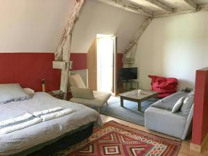 Katil atau katil-katil dalam bilik di Character House With Views Over The Vezère Valley +24 gambar