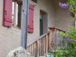 Gallery image of Gîte Authentique avec Terrasse et Animaux Admis - FR-1-496-290 in Saint-Julien-la-Vêtre