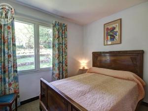 Postel nebo postele na pokoji v ubytování Gîte chalet autrichien avec cheminée et animaux acceptés - FR-1-496-177