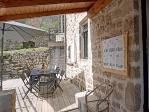 Patio nebo venkovní prostory v ubytování Gîte de charme pour 13 pers. avec spa et WiFi - FR-1-496-336