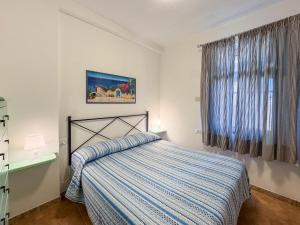 a bedroom with a bed and a window at Appartamenti Casa Rossi in Capoliveri