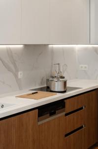 Nhà bếp/bếp nhỏ tại La Veduta - Luxe Apartment with Leie View