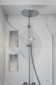 Ένα μπάνιο στο La Veduta - Luxe Apartment with Leie View +28 φωτογραφίες