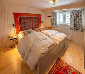 a bedroom with a large bed in a room at Modern Family Cabin Near Jotunheimen in Skåbu