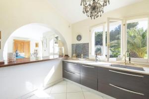 Φωτογραφία από το άλμπουμ του Luxury Seaside Villa Near Cagliari σε Quartu SantʼElena +32 φωτογραφίες