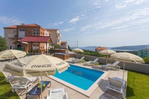 Bazén v ubytování Villa Honey nebo v jeho okolí