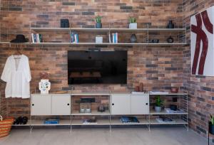 TV a/nebo společenská místnost v ubytování Lyttos - Vasilies NewTown Residences