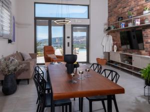 TV a/nebo společenská místnost v ubytování Lyttos - Vasilies NewTown Residences