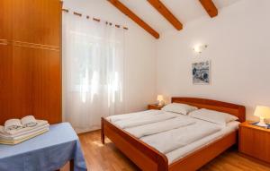 een slaapkamer met een groot bed en een blauwe tafel bij Vila Medea sea view by Villas Guide in Medveja +44 foto's