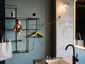 Koupelna v ubytování 25hours Hotel Bikini Berlin