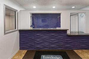 a kitchen with a blue counter and a window at Travelodge by Wyndham New Braunfels in New Braunfels +37 photos