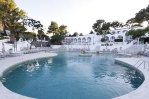 Bazén v ubytování BG Portinatx Beach Club Hotel nebo v jeho okolí