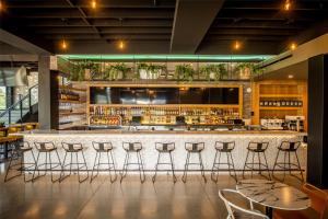 The Lum Hotel Los Angeles Stadium District酒廊或酒吧区