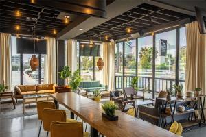 The Lum Hotel Los Angeles Stadium District的休息区