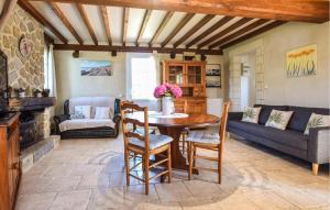 Χώρος καθιστικού στο Holiday Home Lieu Dit La Vieille Place