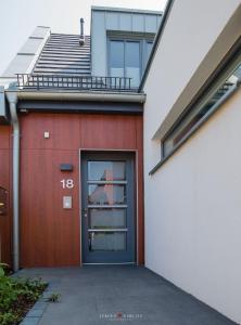 a red building with a door with the number at Weidestr 18 Wohnung 2 ( Captains' finest) in Heiligenhafen +1 photo