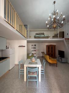 a kitchen and dining room with a table and chairs at Terra di Polignano a Conversano in Conversano