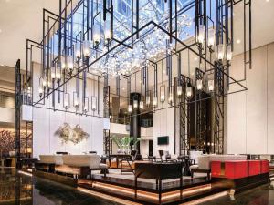 TV a/nebo společenská místnost v ubytování Pullman Bandung Grand Central