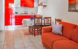 a living room with a couch and a table and a kitchen at Appartamento Trilocale in Rosapineta