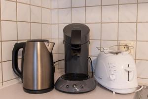 a coffee maker and a toaster on a counter at Haus Finkwarder 4 in Westerdeichstrich