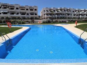Hồ bơi trong/gần Apartamento moderno con piscina y jardín cerca de la playa - ES-376-5