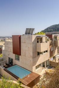 Πισίνα στο ή κοντά στο Skyline Retreat with pool by Portugal Active